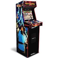 Quem ai já viu uma destas ao vivo? Estive nos arcades de minha cidade quando foi lançado e tinha de se espremer para conseguir ver o jogo. E para jogar? A fila era longa.