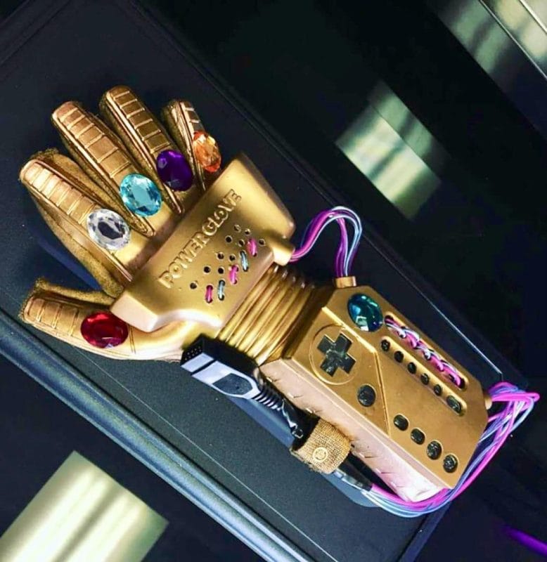 Esta daqui seria muito mais interessante, com as jóias do infinito cravadas nela.