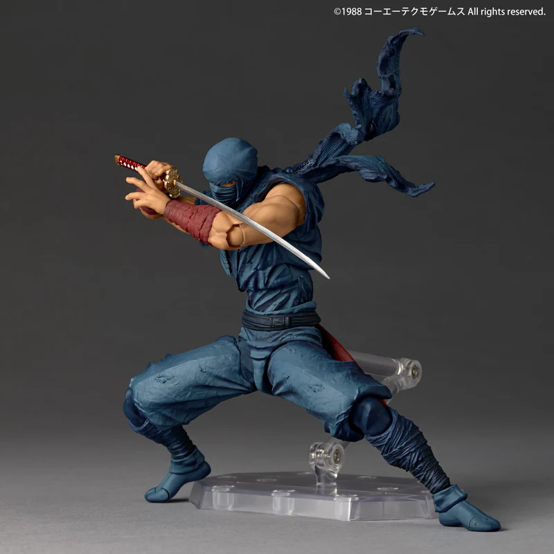 Ficou famoso Ryu Hayabusa, até figura de ação ele ganhou. (e não precisou pagar para ninguem escanea-lo em 3D como nós reles mortais precisariamos).