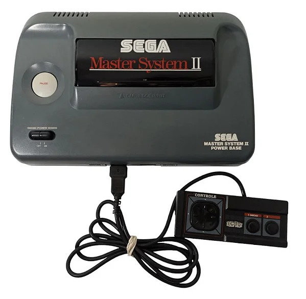 Não ter botão de Pause no controle pra mim era um tiro no pé... O concorrente Nintendo 8 bits, mostrava 2 anos antes que era possível um botão de START e OPTIONS no controle, erro craso, ainda mais o tamanho do Pause no Master System II, parecia um botão de "Pânico" ou quase um "Alarme de Incêndio" kkkk.